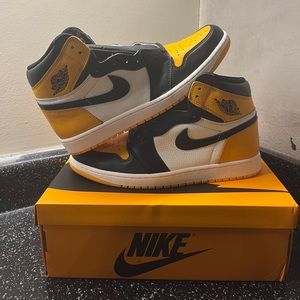 Yellow toe Jordan 1